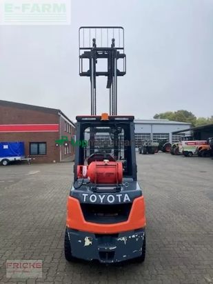 Elevadora - Toyota - 02-8fgjf35