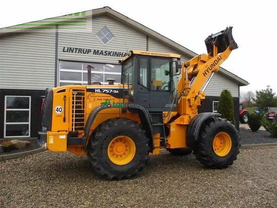 Minicargadora - Hyundai - 757-9a med 620/75r26 traktor hjul montering på