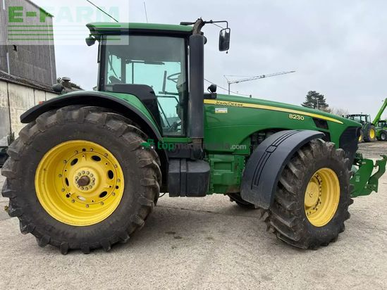 Tractor agrícola - John Deere - 8230