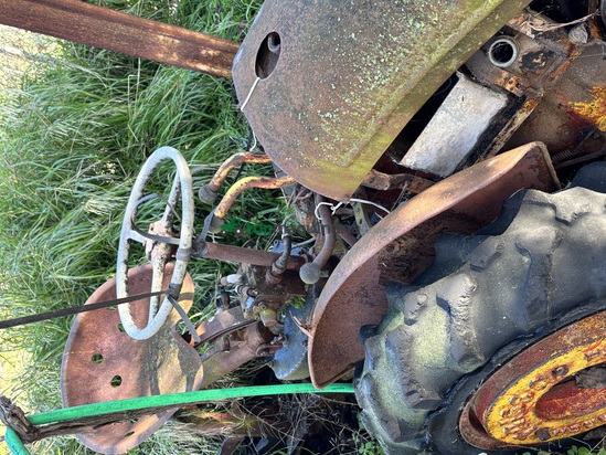 Tractor antiguo - Taissa