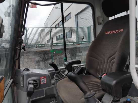 Miniexcavadora TAKEUCHI TB250