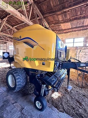 Empacadora gigant - New Holland - br 6090 / roll-bar 125