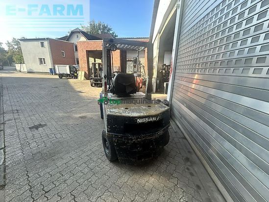 Elevadora - Nissan - egh02f30u dieselstapler mit triplexmast