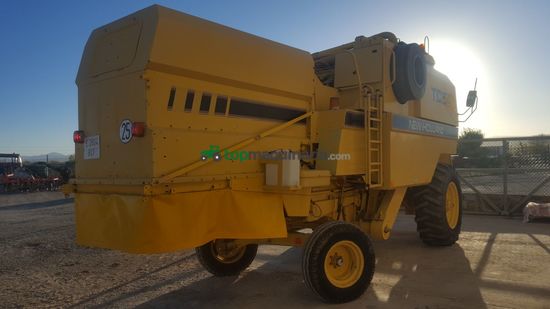 Cosechadora de Cereal - New Holland - TC54