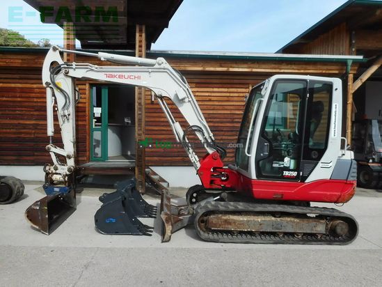Excavadora - Takeuchi - tb 250 ( 4.965kg ) powertilt hydr. sw 3 löffel