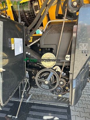 Cosechadora de Cereal - New Holland - cr 8.90