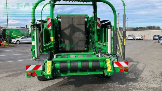 Empacadora gigant - John Deere - C451R