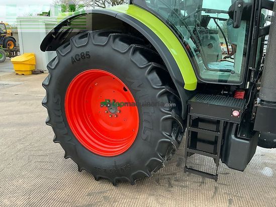 Tractor agrícola - Claas - 620 arion tractor (st25431)