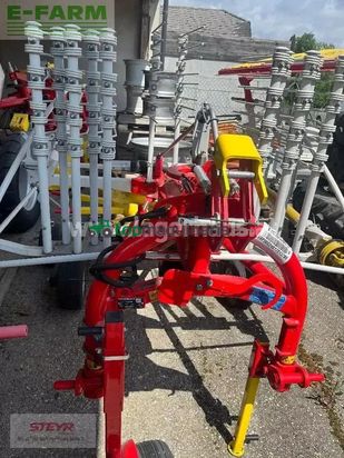 Rastrillo - Pöttinger - top 422 schwader , lagermaschine