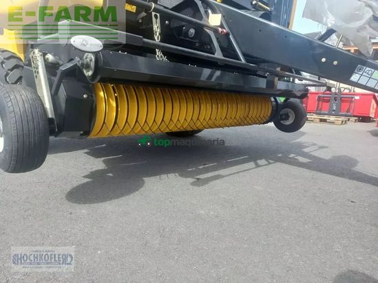 Empacadora gigant - New Holland - roll bar 125