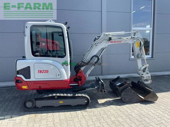 Excavadora - Takeuchi - tb 225 v4
