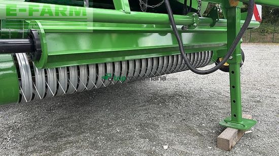 Empacadora gigant - John Deere - v461m - paket für rundballenpr