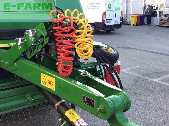 Empacadora gigant - John Deere - V461M