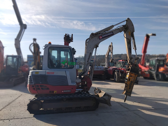 Miniexcavadora TAKEUCHI TB250