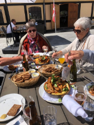 Gastronomisk lunch & middag med imødekommende og smilende tjenere
