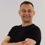 Manel Moreno, Chiromassist in Barcelona