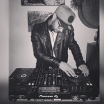 Akhilles Kiyani, DJ a Barcelona