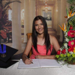 Mayrene Chaguan, Passejadora de gossos a Santa Cruz de Tenerife