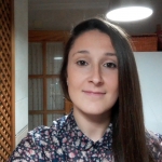 Sara Mora Adarve, Cuidadora de mascotes a Sevilla