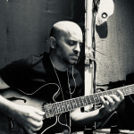 Monamoog Musica, Guitarist in Madrid
