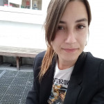 Lucía Fernández Valbuena, Cuidadora de mascotes a León