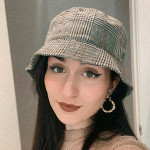 Andrea López, Waitress in Santa Coloma de Gramenet