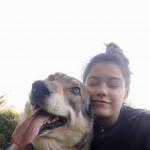 Candela Portela, Passejadora de gossos a Pontevedra