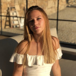 Clara Gonçalves, Cuidadora de mascotas en Tui