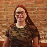 Daniela Guevara Restrepo, Passejadora de gossos a Gijón