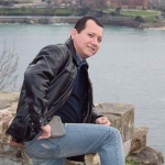 Manrique Munguia, Caregiver of elderly in Pamplona