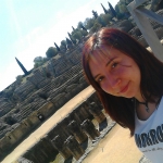Laura Wb, Passejadora de gossos a Utrera