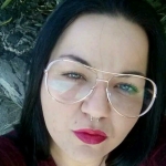 Yasmina Gonzalez Lorenzo, Manicurista i pedicurista a Santa Cruz de Tenerife