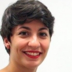 Irene Dorado, Passejadora de gossos a Sevilla