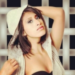 Lizbeth Katherine, Waitress in Irun