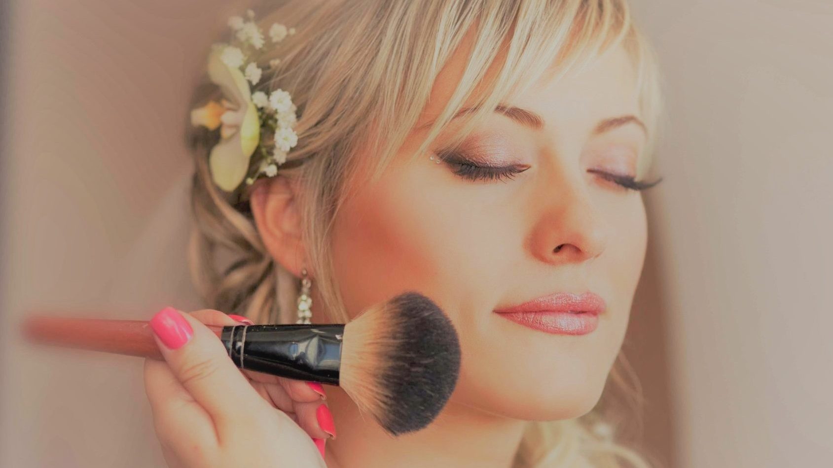 ¿Cómo maquillarse para verse más joven y que parezca natural?