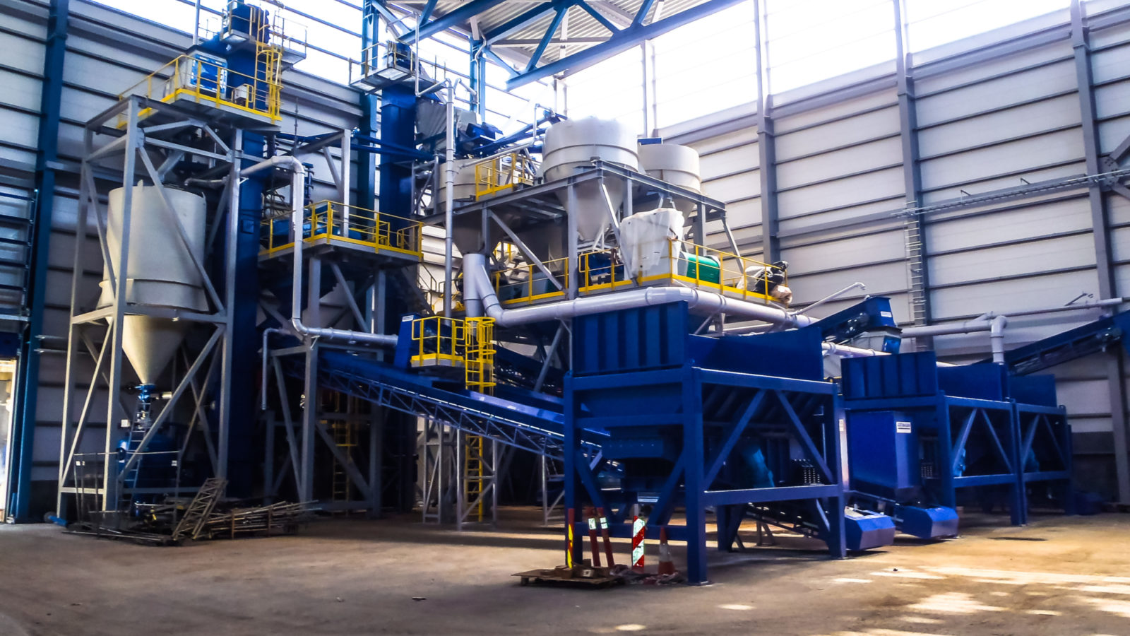 HANDLING SYSTEM FOR CRUSHING, SCREENING AND OPTICAL SORTING