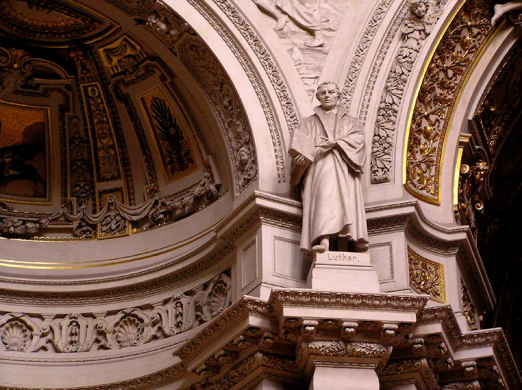 statue of Luther in the Berliner Dom