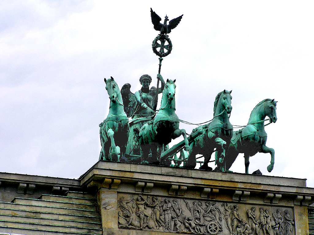 statue on the top of the Berlin Brandenburger gate Brandenburger gate statue