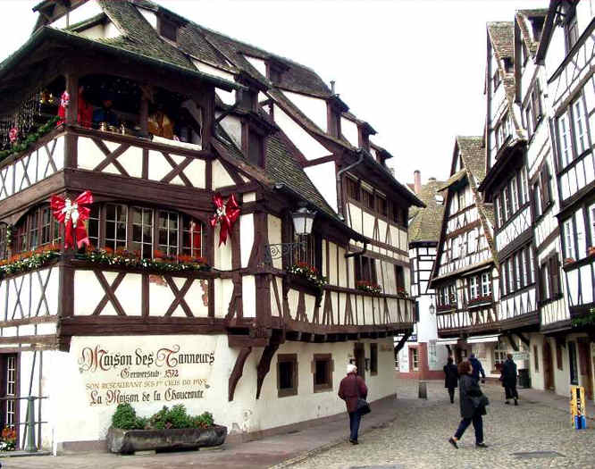 Le Petite France, Strasbourg Christmas Market Xmas Markets guide Half timbered houses of Strasbourg Xmas Market