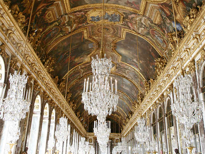 Interior view of the Chateau de Versailles Chateau de Versailles interior