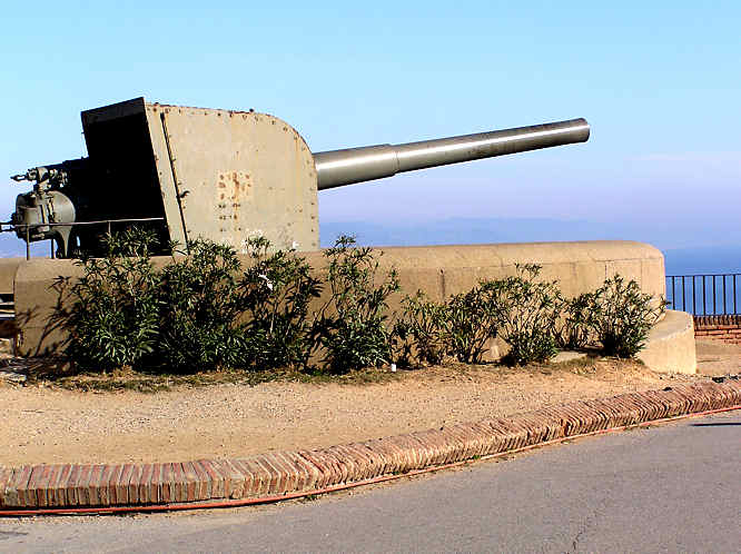 Navy port defensive guns at Montjuic Fortress guns at Montjuic Fortress