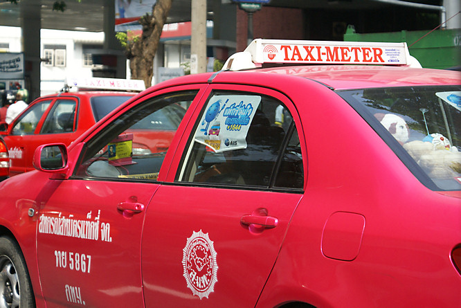 Pinke metered taxis work form Thailand’s Suvarnabhumi international Airport to Bangkok Airbus A380 super jumbo jet