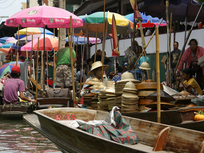 Sun hat sellers at the Damnoen Saduak Floating Market Bangkok Day Trip Sun hat sellers