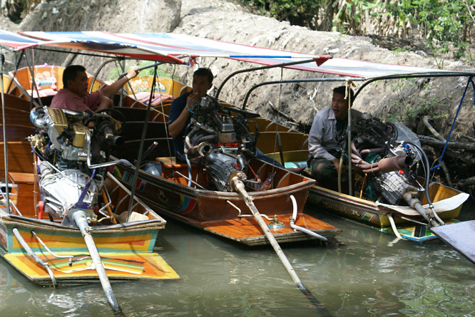 Damnoen Saduak Floating Market Bangkok Day Trip via the local power boats Damnoen Saduak Floating Market transport