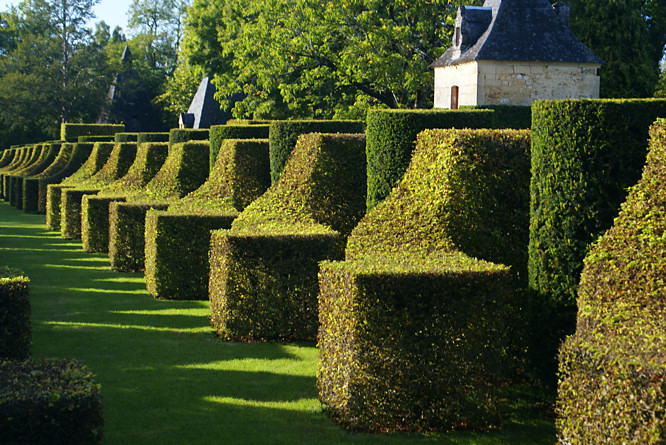 Photo of the Jardins du Manoir d'Eyrignac in the Dordogne, France Eyricnac manor gardens