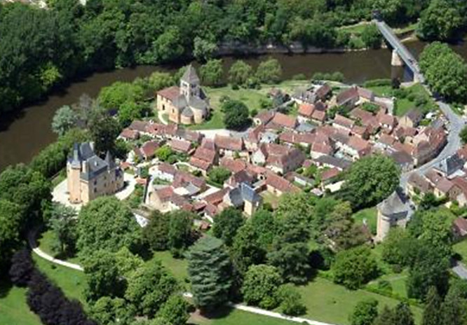 Photo of the village of Saint-Leon-Sur-Vezere in the Dordogne France Saint-Leon-Sur-Vezere