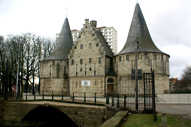 the water gateway that used to be part of Ghent's city walls and fortifications called Het Rabot Het Rabot