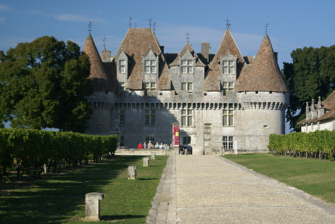 This is the front entrance to the Chateau de Monbazillac Chateau de Monbazillac entrance