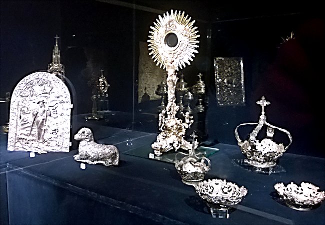 Porto's Cathedral gold and silver treasures Catedral Porto treasures