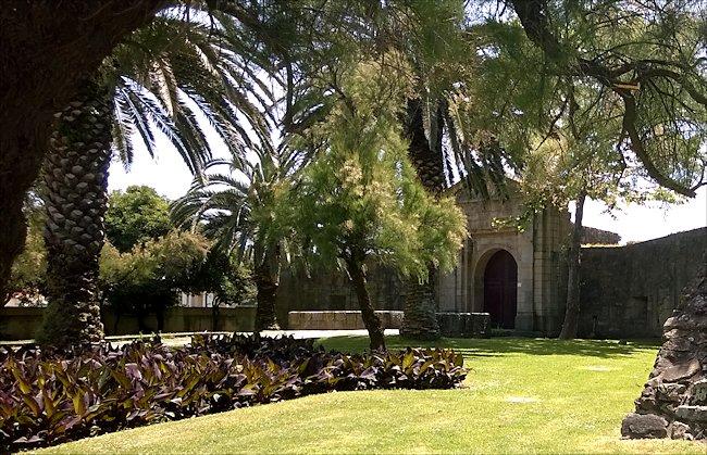 The landward entrance to the Foz do Douro Castelo